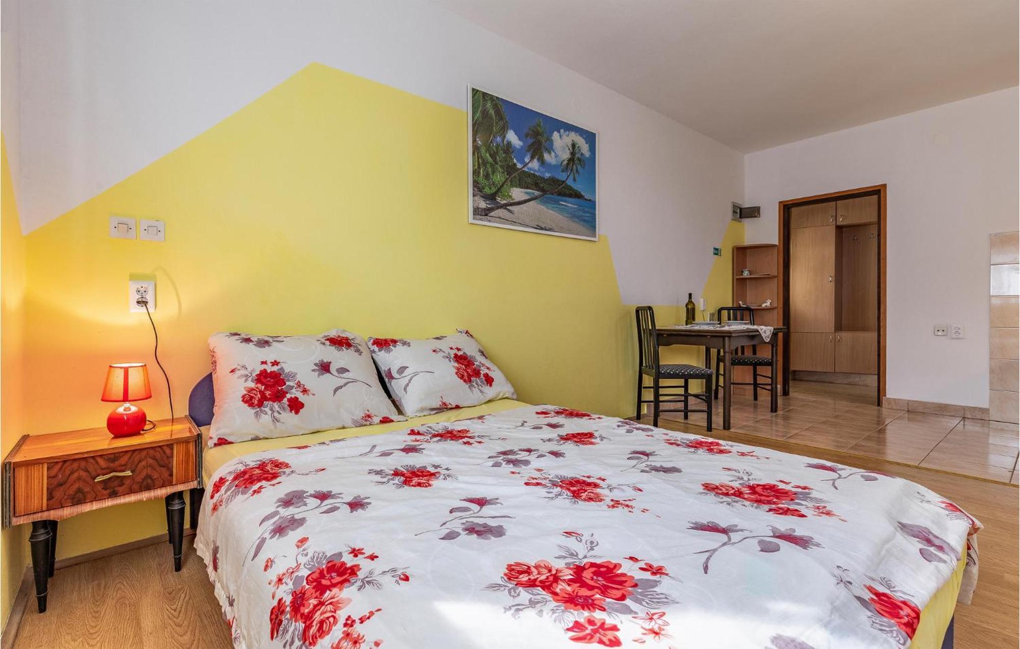 Nice Apartment In Pula With Kitchen Bagian luar foto