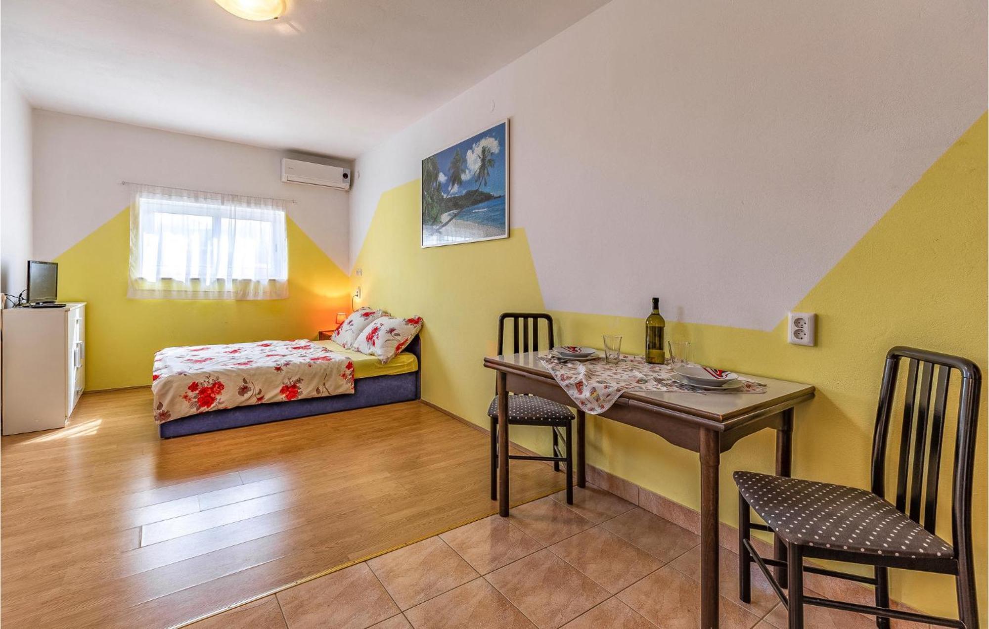 Nice Apartment In Pula With Kitchen Bagian luar foto