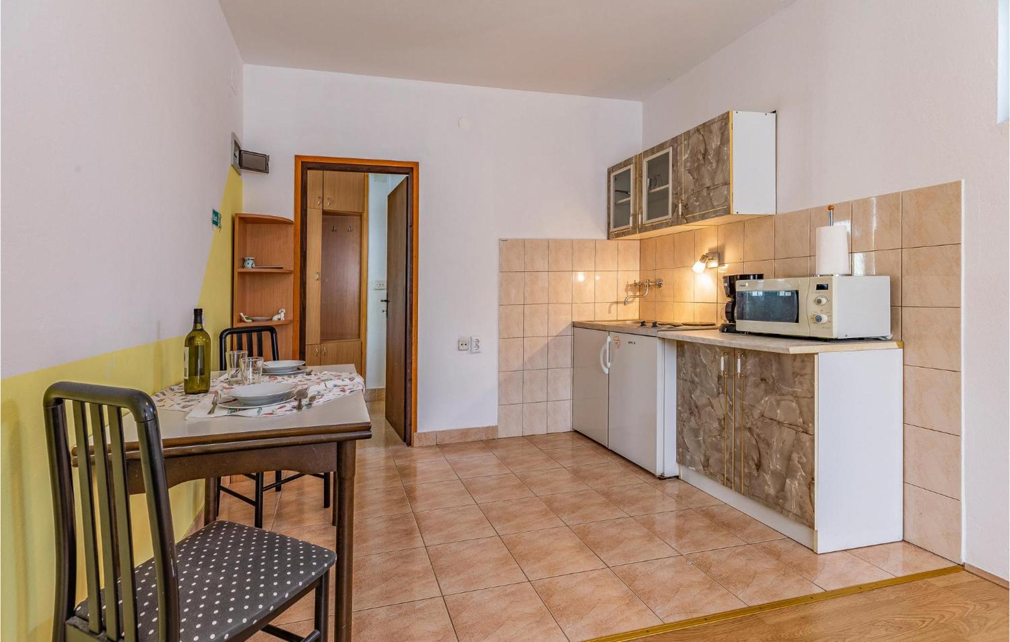Nice Apartment In Pula With Kitchen Bagian luar foto